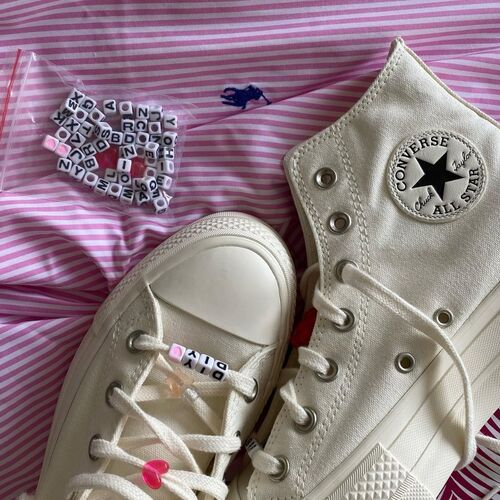 A closer look at Kendall Jenner s Converse sneakers